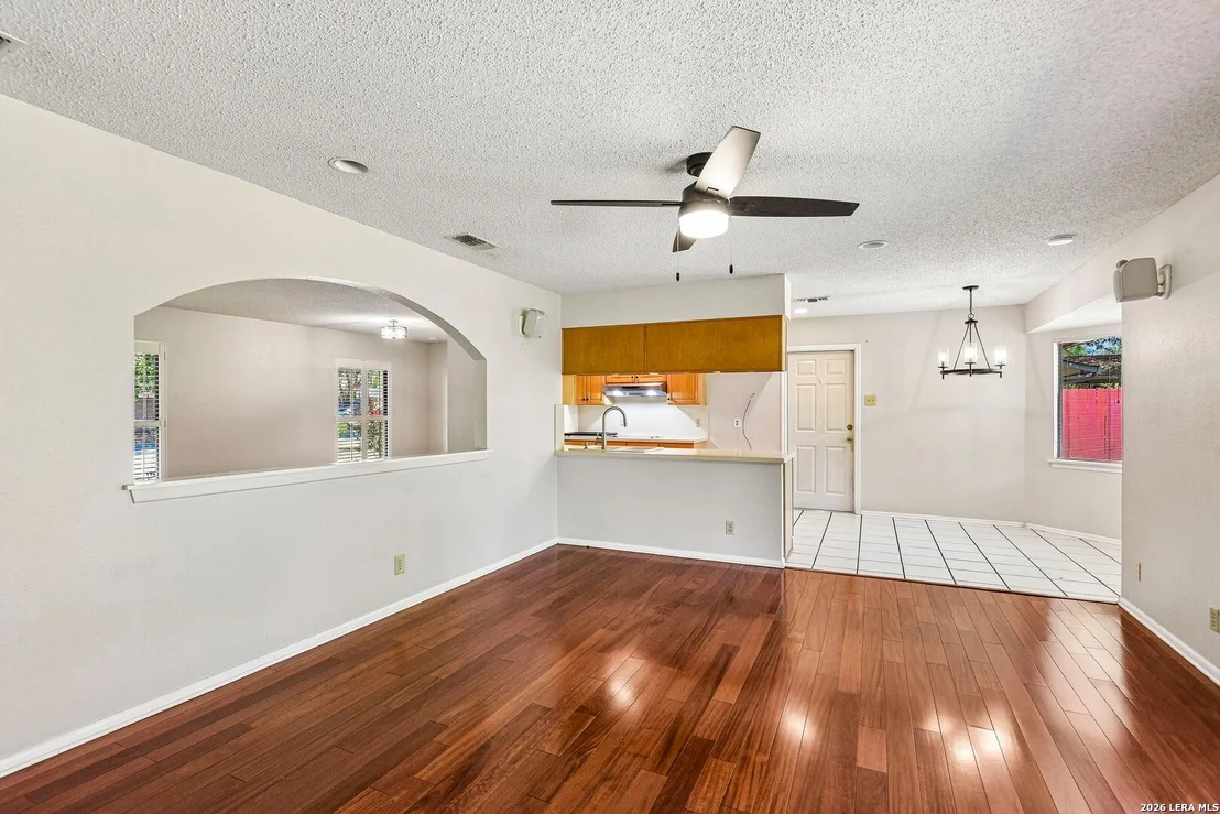 Photo of 8714 MIDCROWN DR