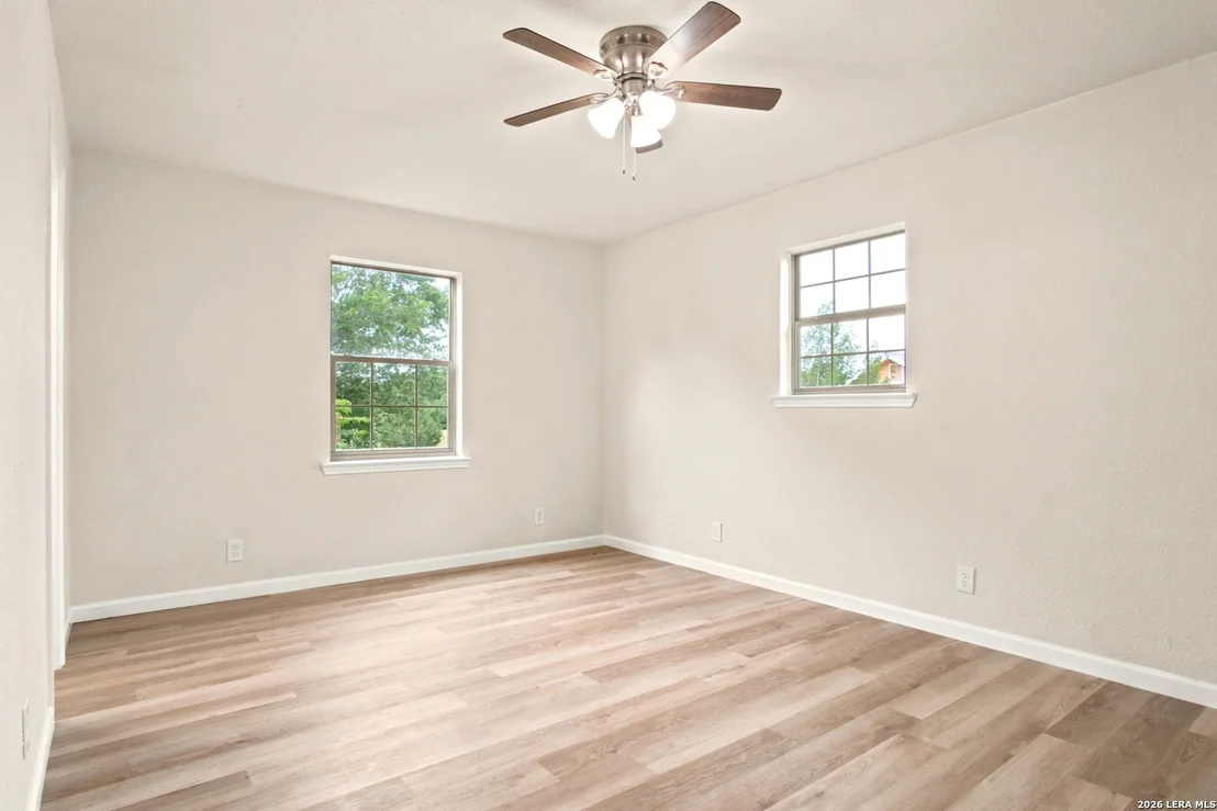 Photo of 438 CRESTHILL RD
