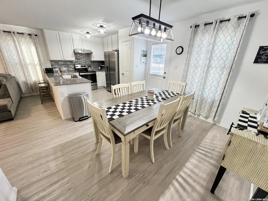 Photo of 1072 Shutter Way