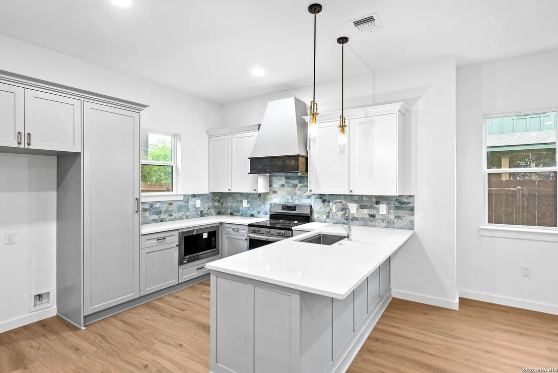 Photo of 110 San Antonio Blvd