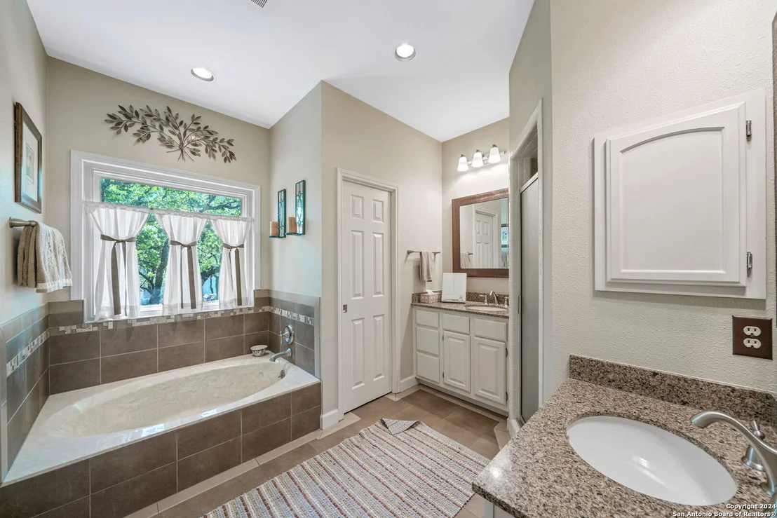 Photo of 2534 RIM OAK