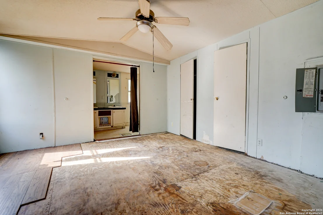 Photo of 1122 Valeria
