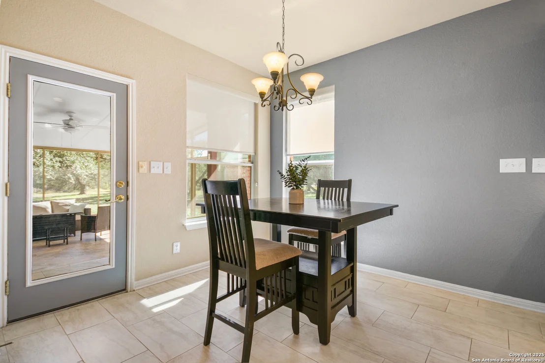 Photo of 577 River Chase