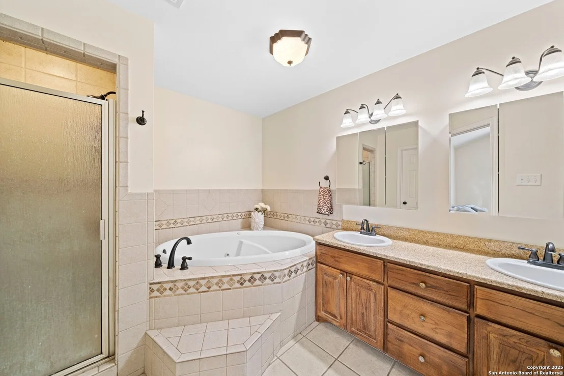 Photo of 5818 Lyndhurst Drive