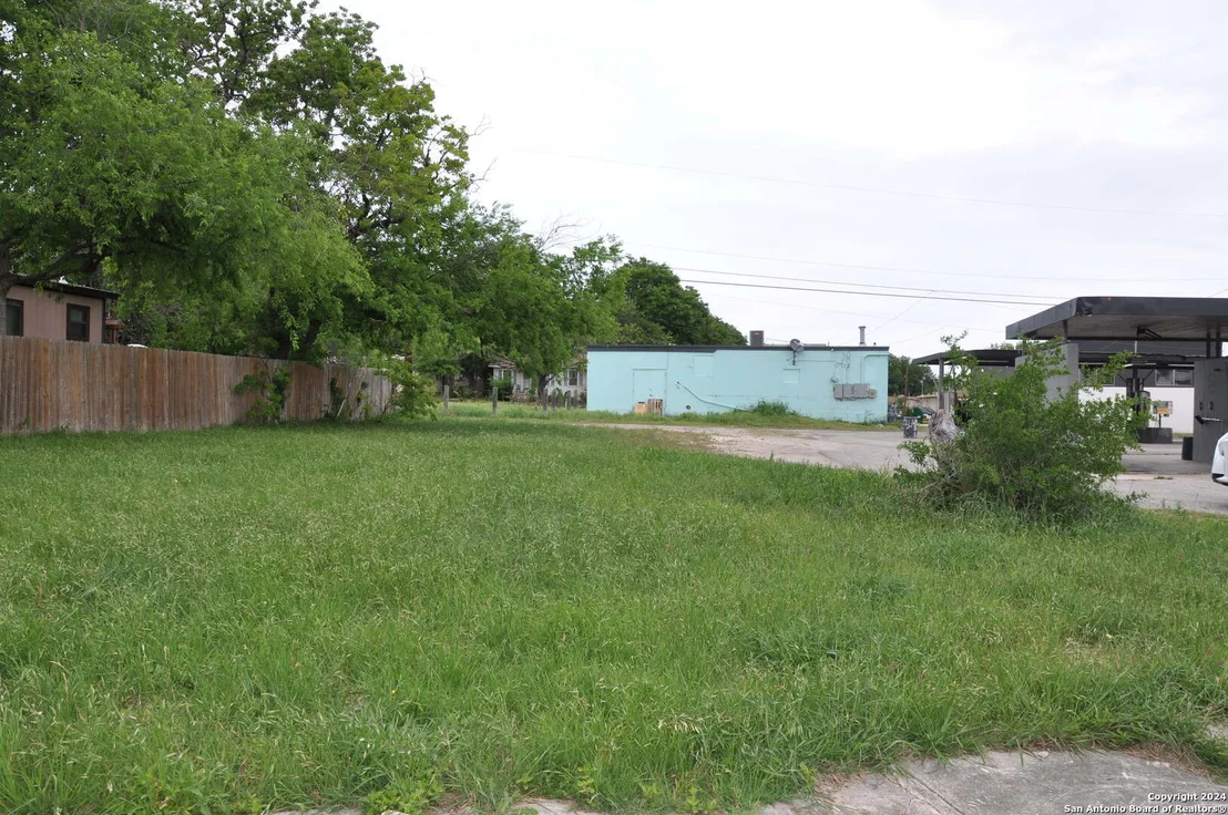 Photo of 411 ADRIAN DR