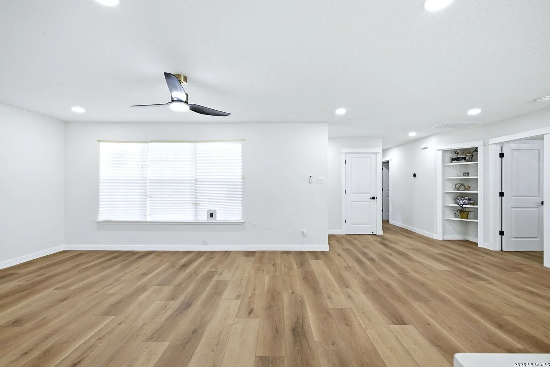 Photo of 6818 MOSS OAK DR