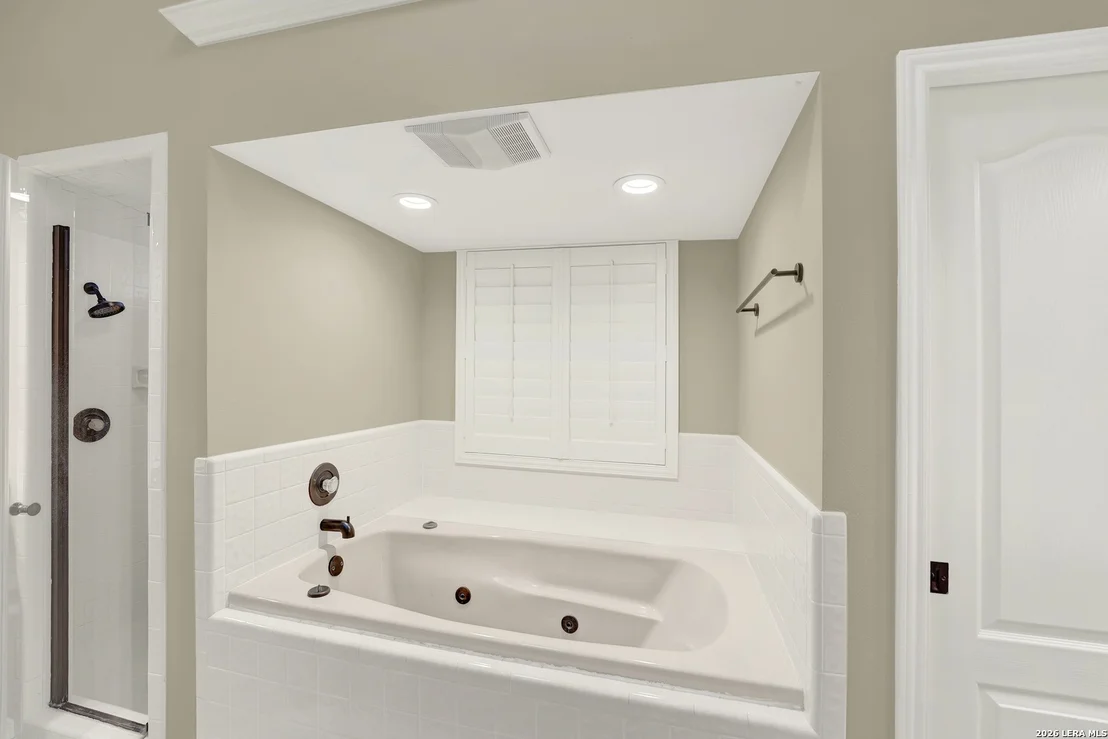 Photo of 1512 OAK TREE CIR