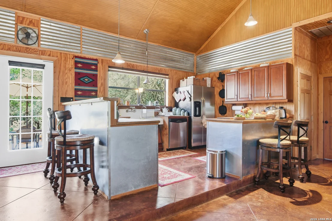Photo of 423 KAHN RD