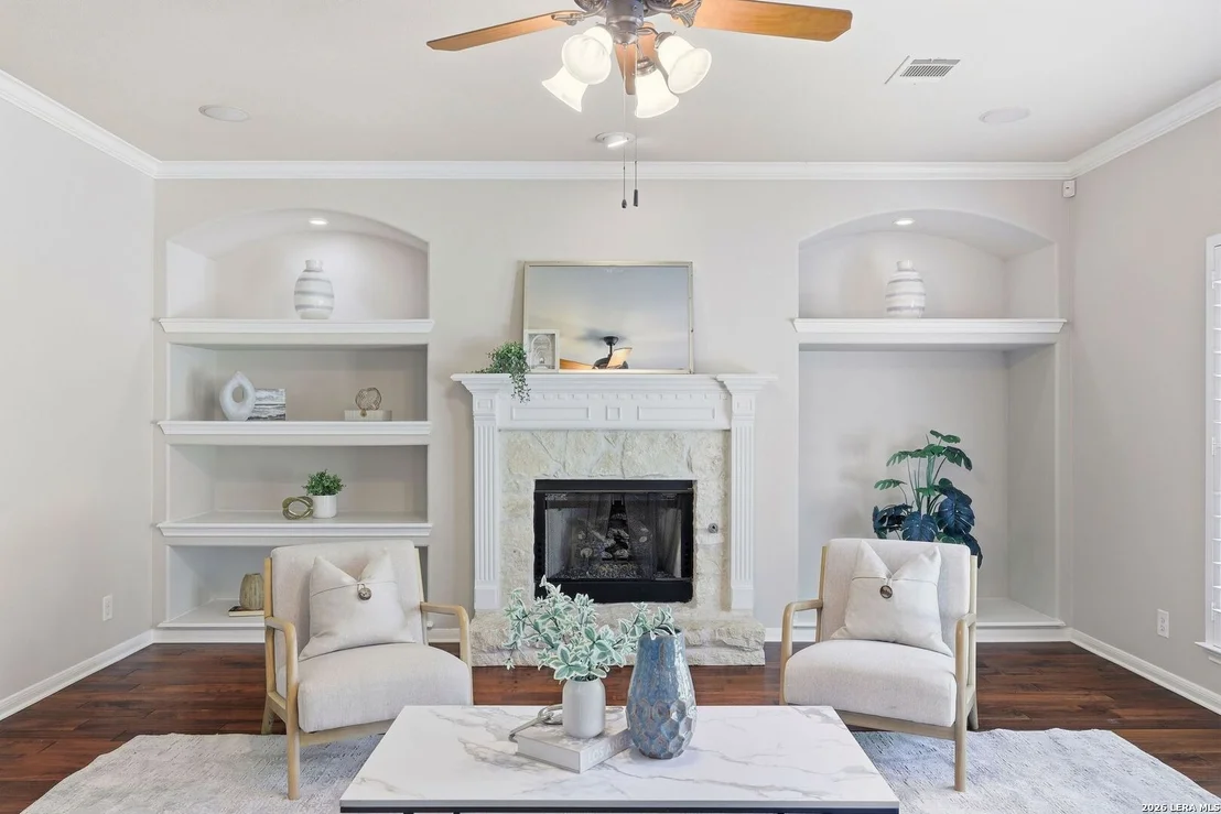 Photo of 831 Queens Oak