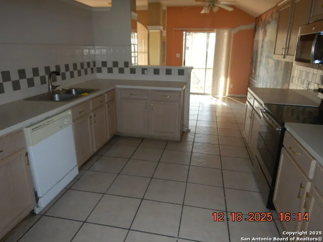 Photo of 8415 Copperbluff