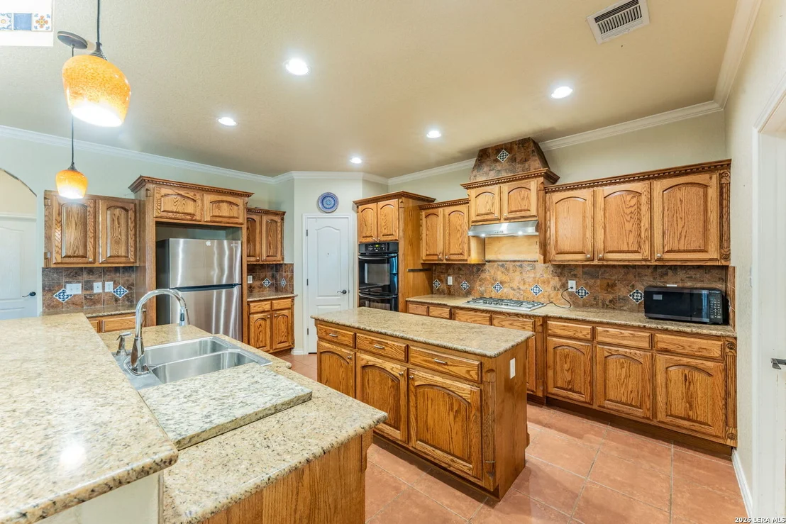 Photo of 810 MOCKINGBIRD LN