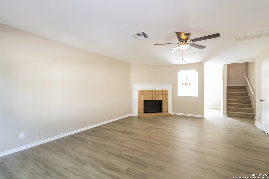 Photo of 10906 HILLSDALE LOOP