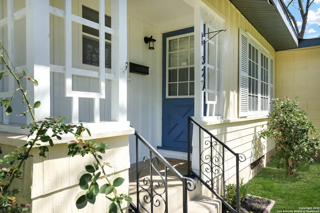 Photo of 327 SUMNER DR