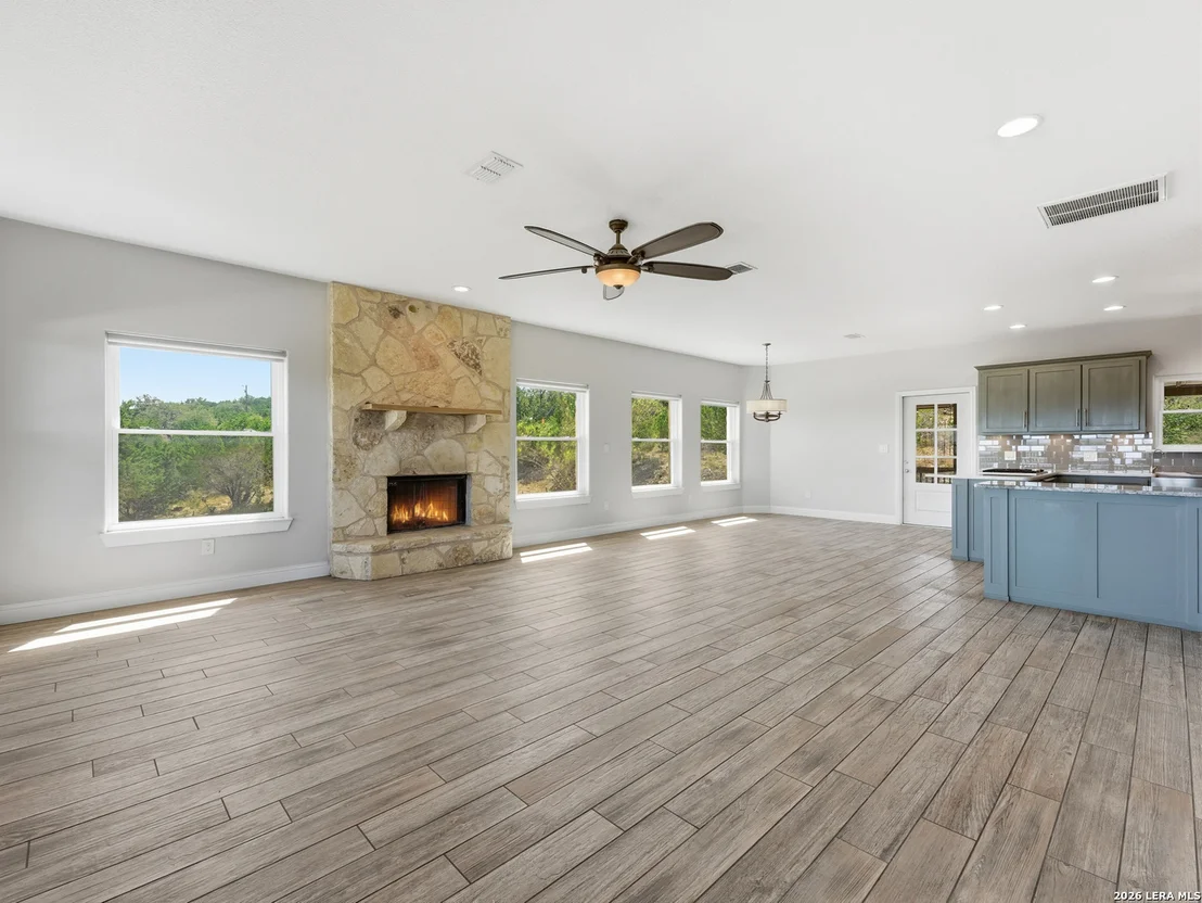 Photo of 412 Bear Springs Trl