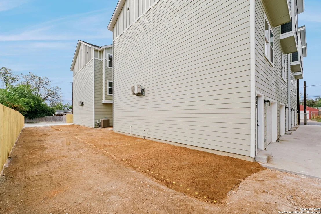 Photo of 1502 S Walters