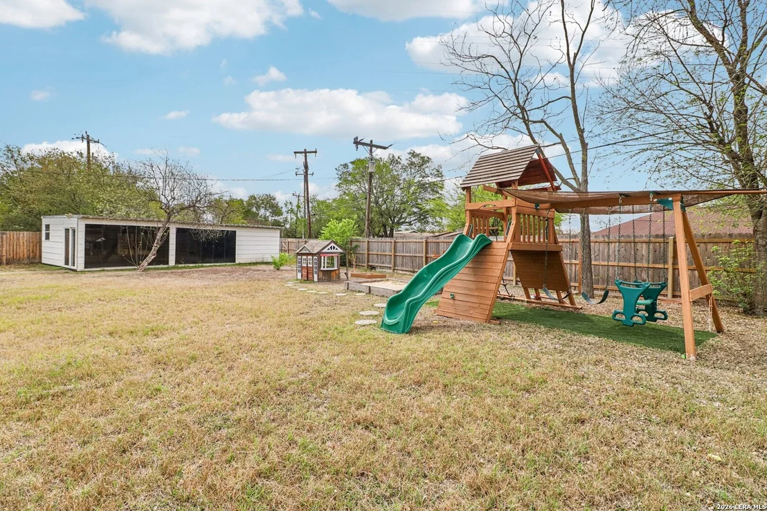 Photo of 302 WEATHERCOCK LN