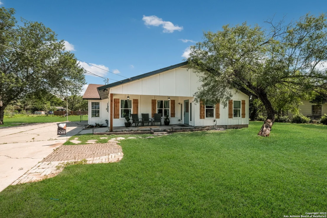 Photo of 427 MCCAULEY BLVD