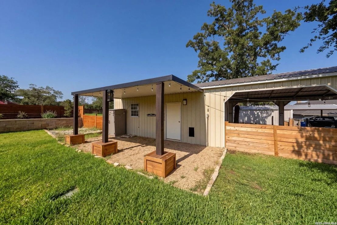 Photo of 1009 Bluebonnet Ln