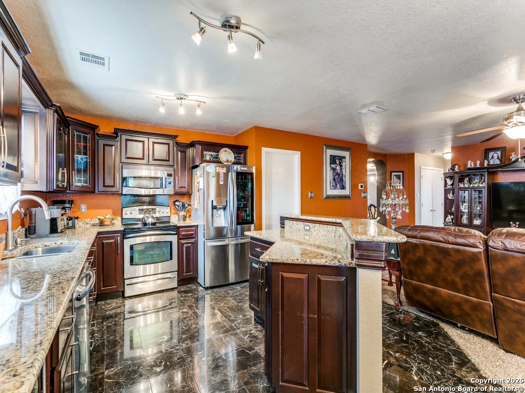 Photo of 10702 Diamond Rock
