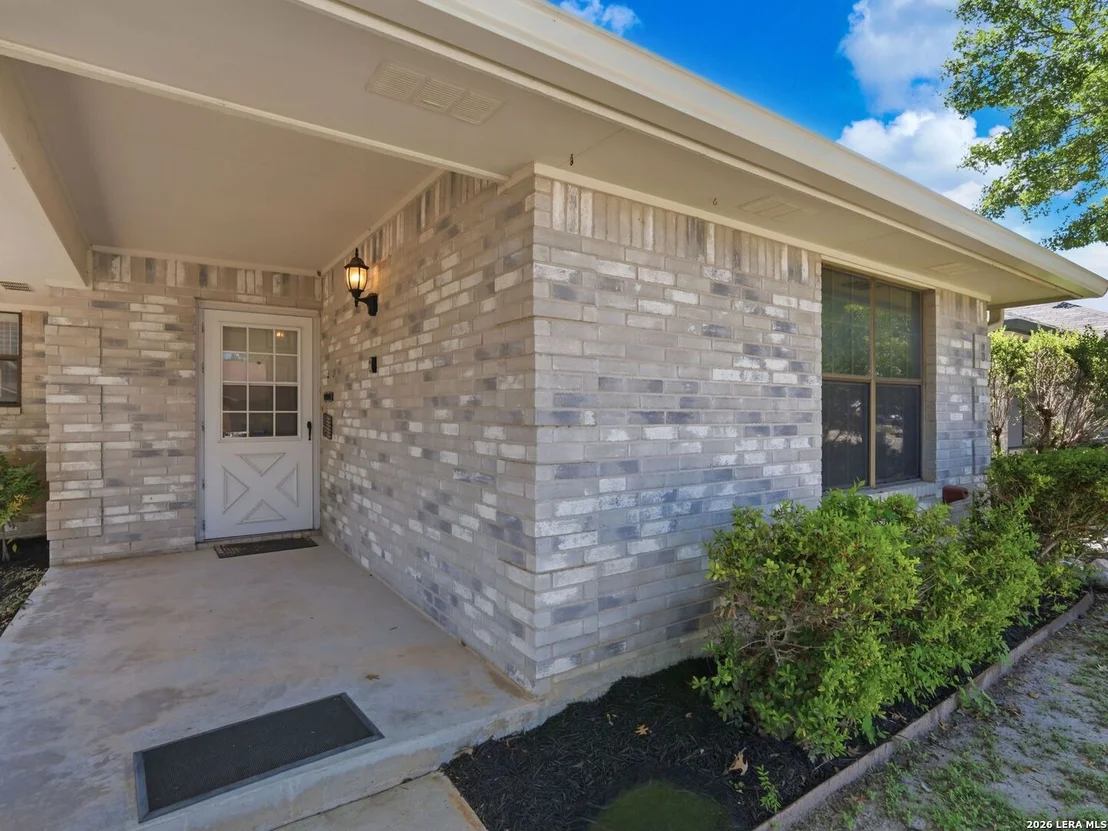 Photo of 526 Riverside Dr