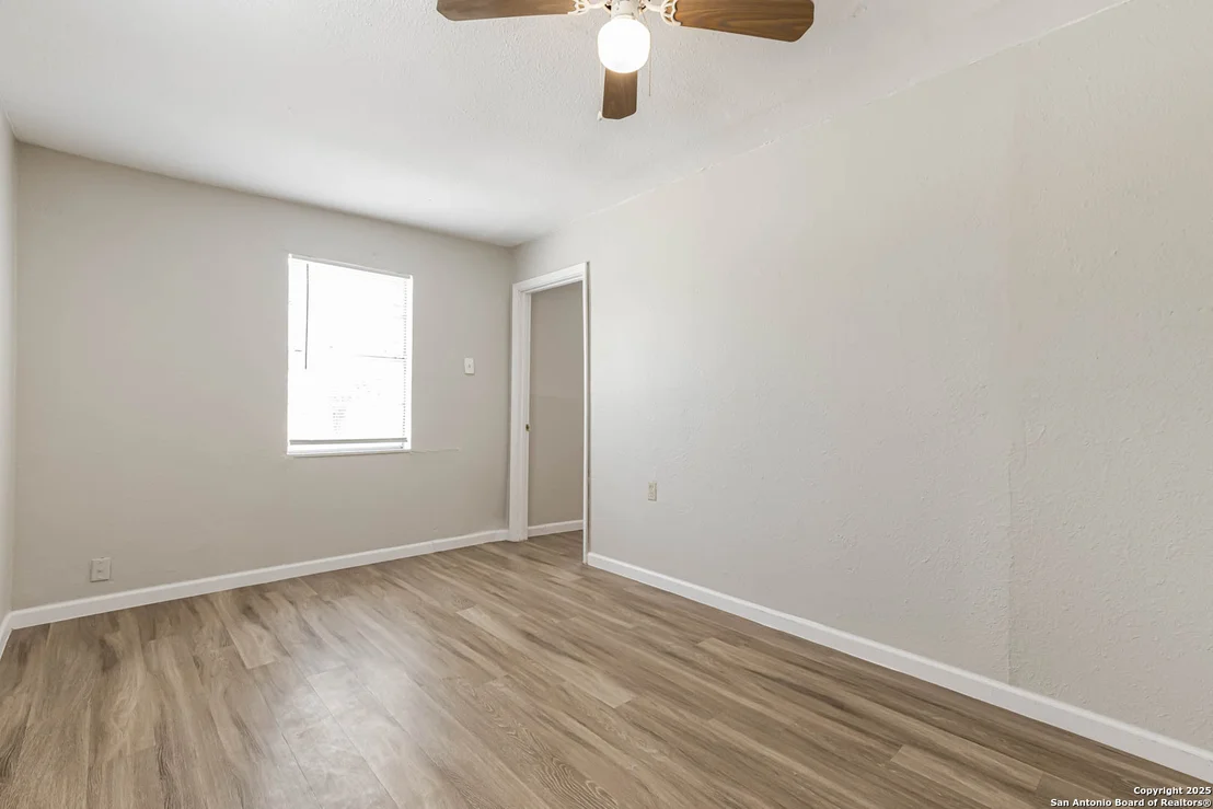 Photo of 835 Grosvenor