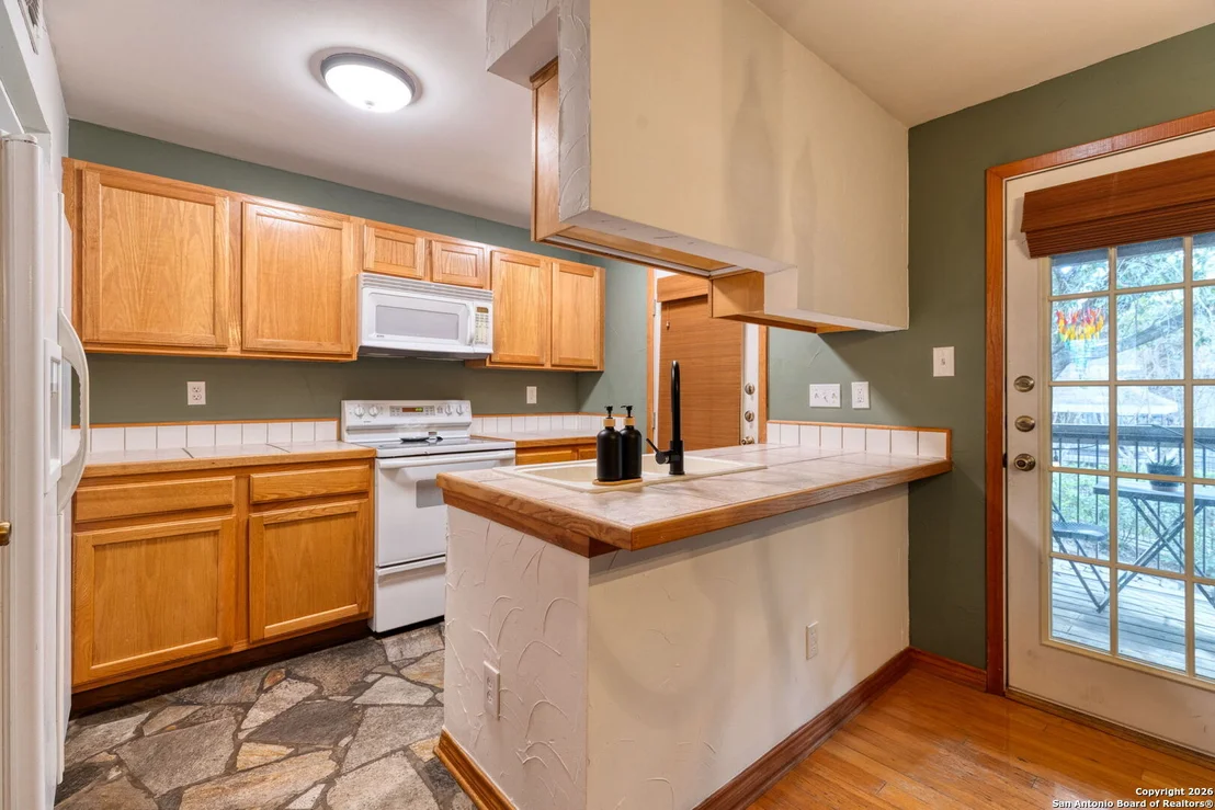 Photo of Unit 506 at 8655 Datapoint