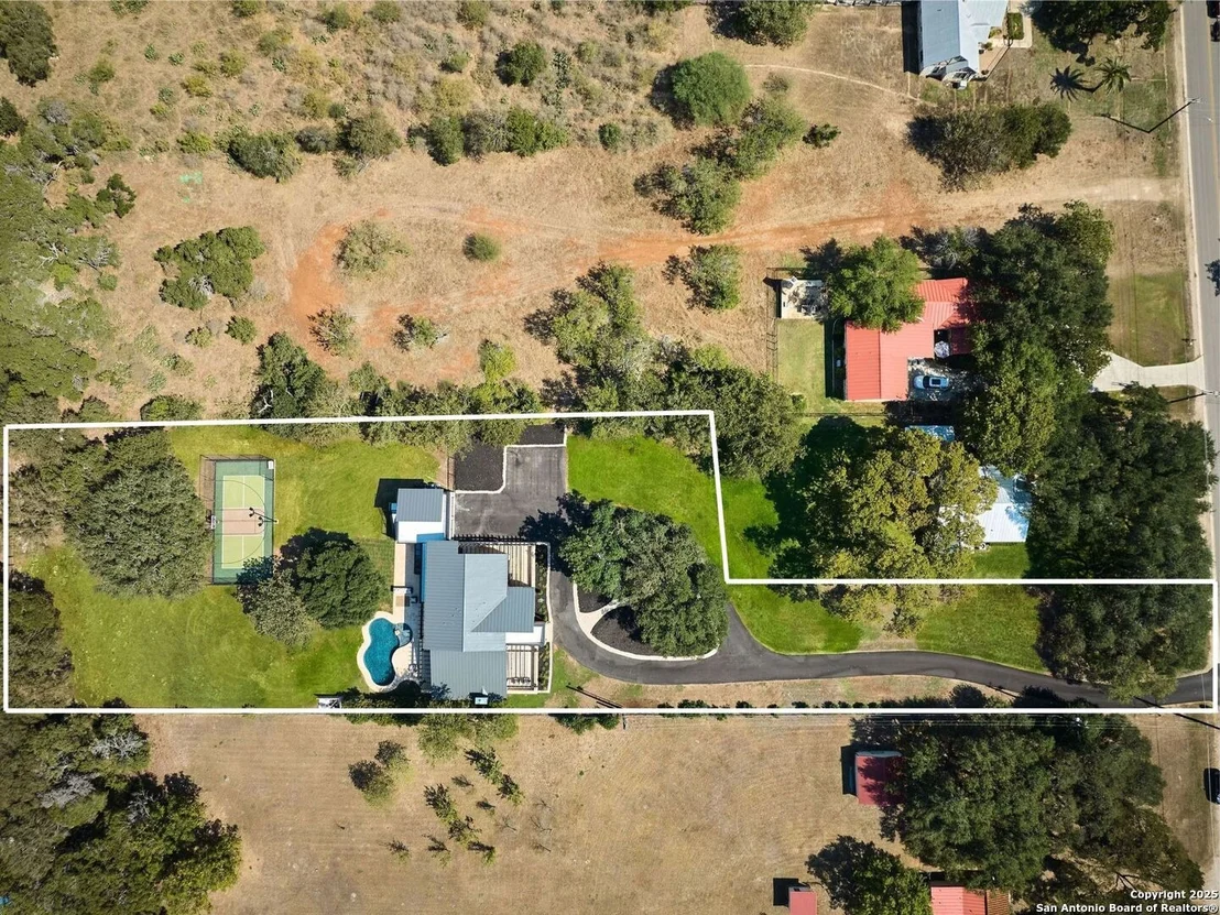 Photo of 353 Lakeview Blvd