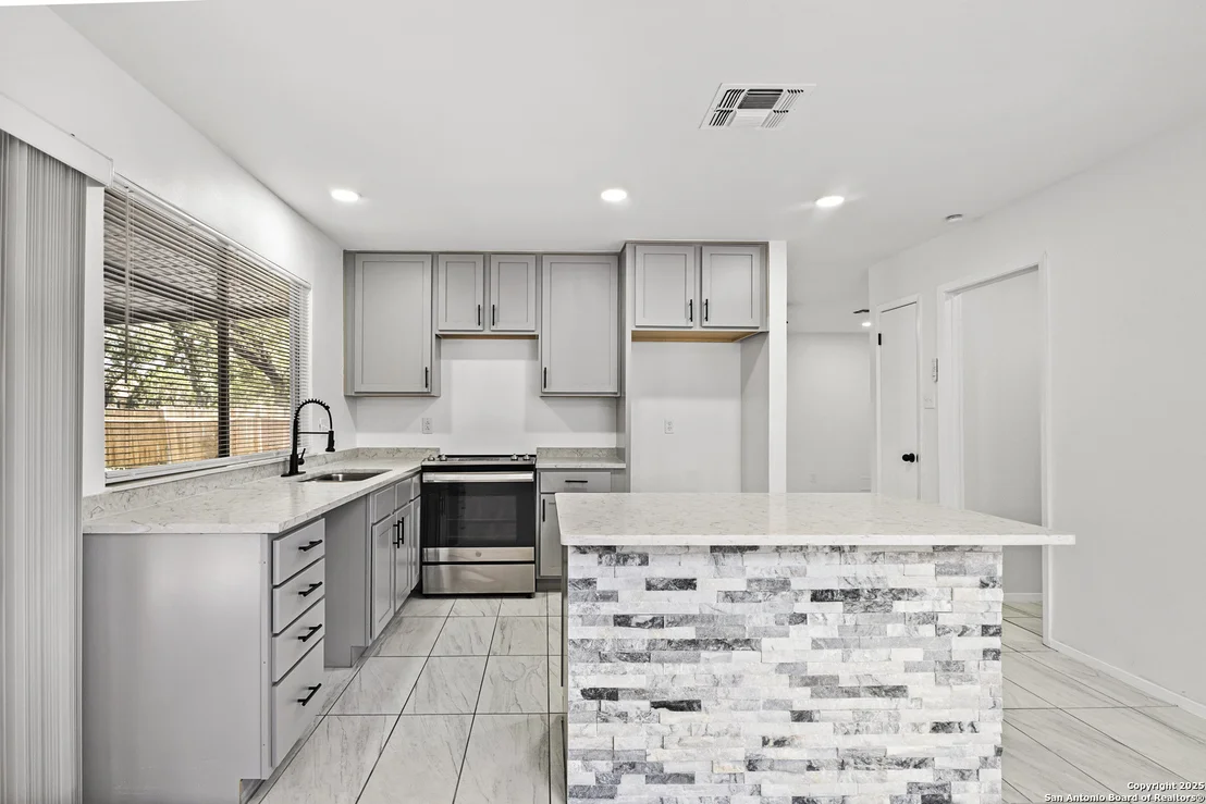 Photo of 2811 Lake Meadow
