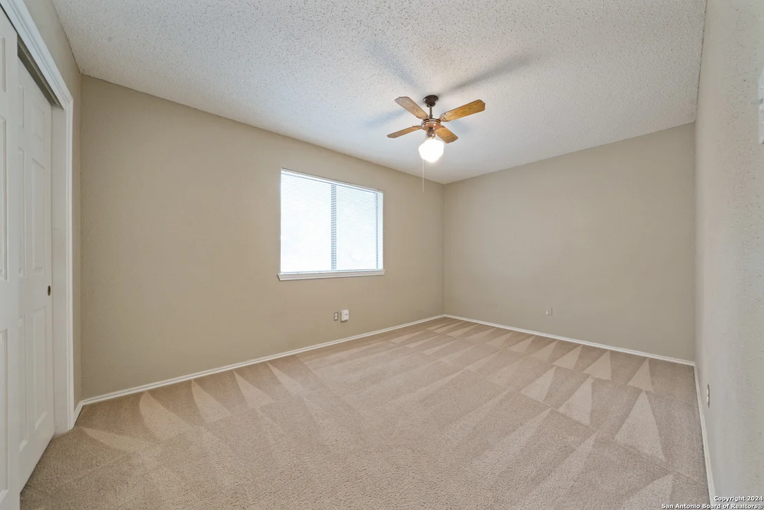 Photo of 940 Hedgestone