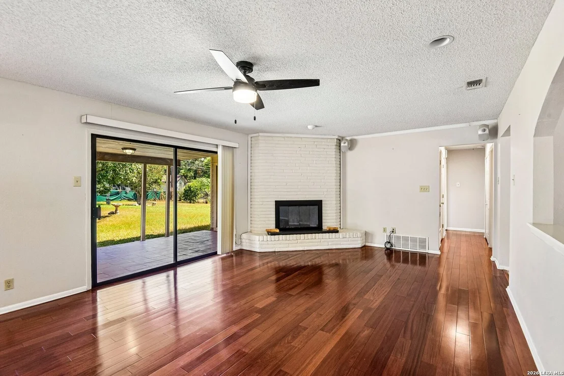 Photo of 8714 MIDCROWN DR