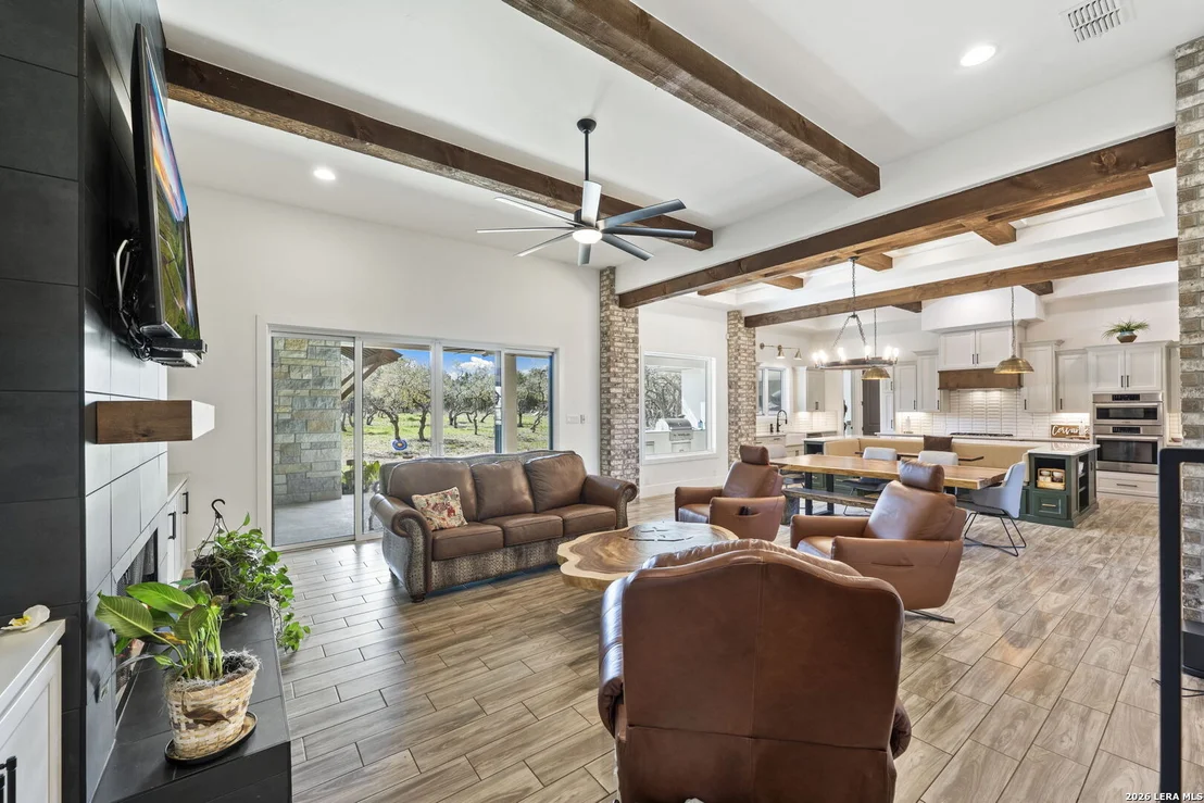 Photo of 979 Belle Oaks