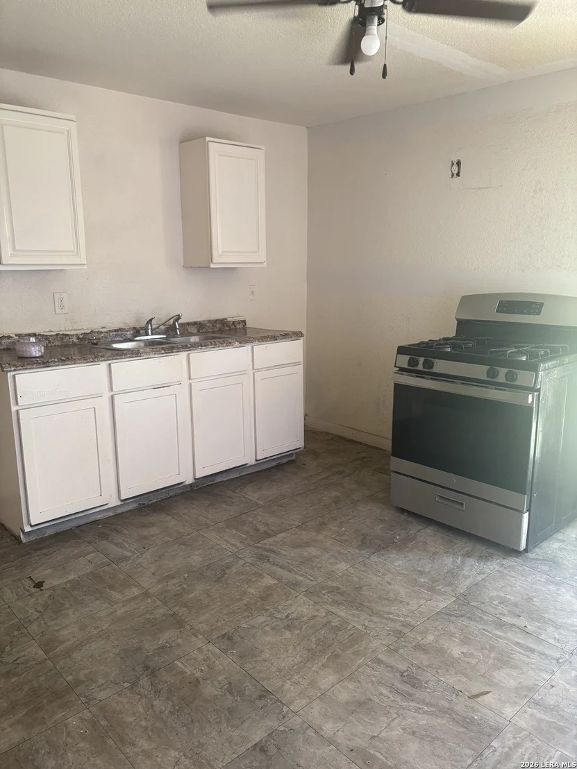 Photo of 1220 Romero