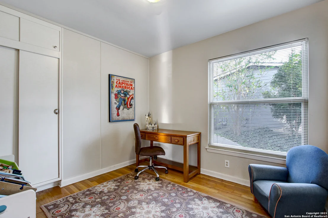 Photo of 327 BURNSIDE DR