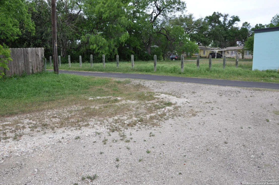 Photo of 411 ADRIAN DR