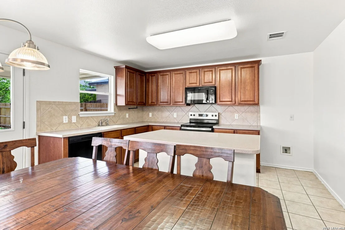 Photo of 934 MAGNOLIA Summit
