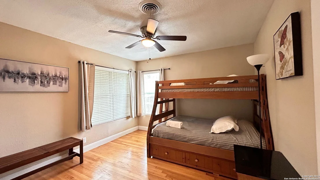 Photo of 1302 OBLATE DR