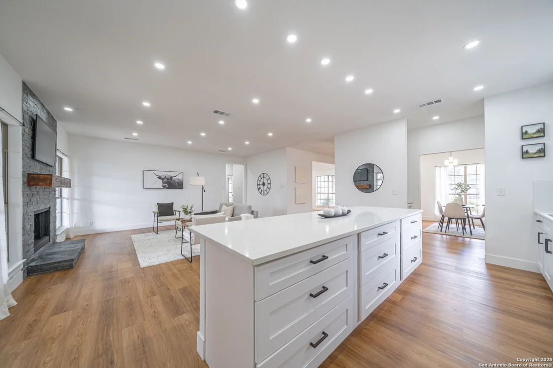 Photo of 122 PALM CIR