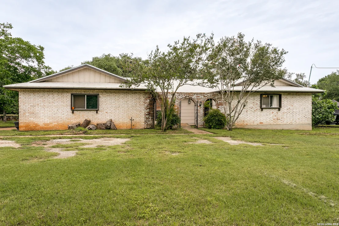 Photo of 3881 MENGER DR