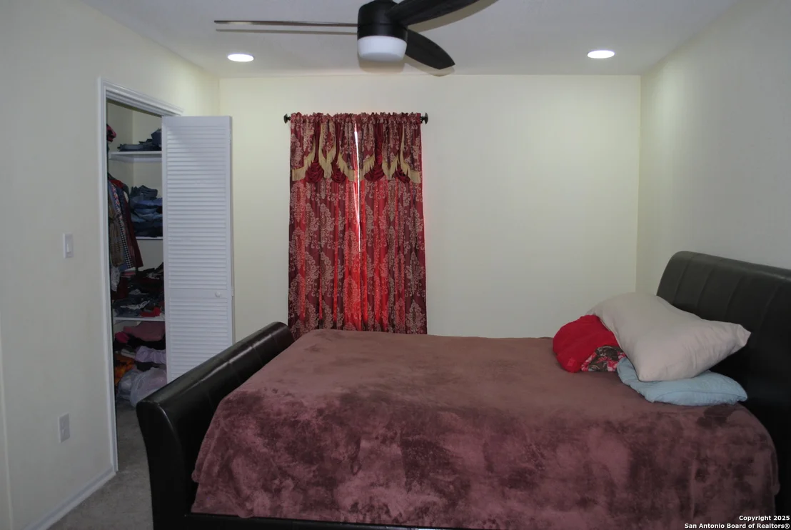 Photo of 4337 Throne