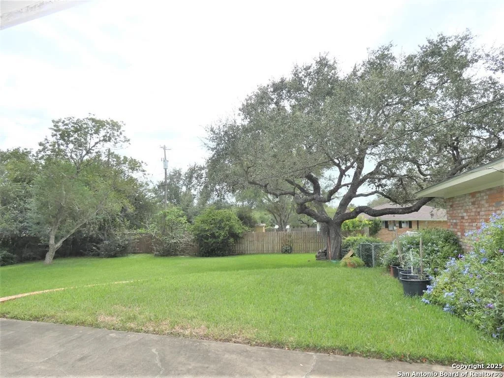 Photo of 12 Encino Loma