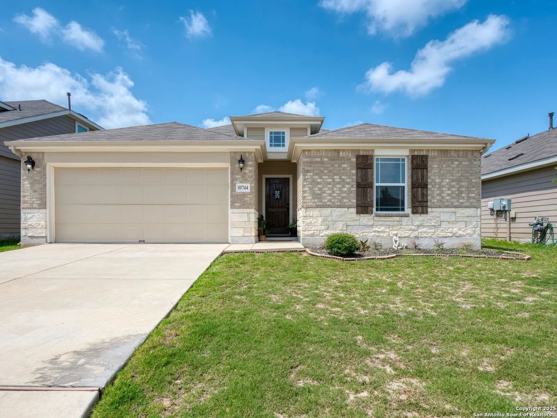 Photo of 10744 Rosalina Loop