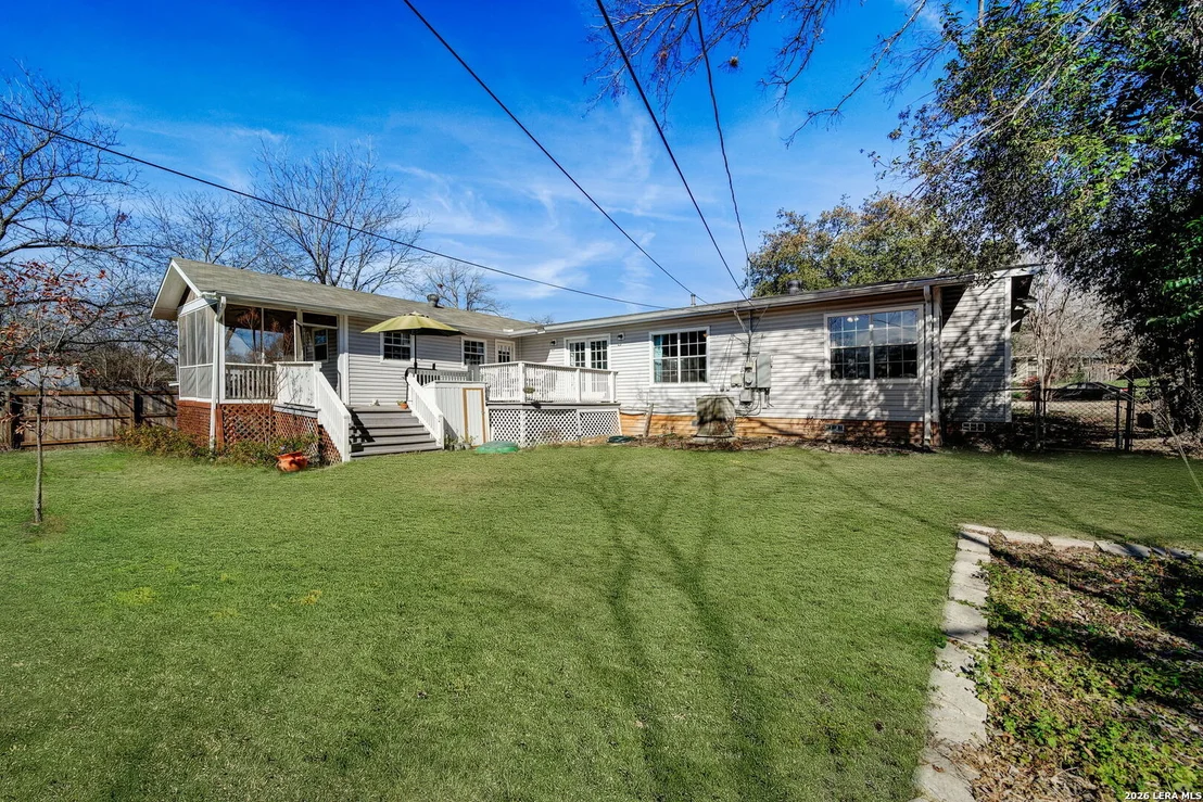 Photo of 220 LYMAN DR
