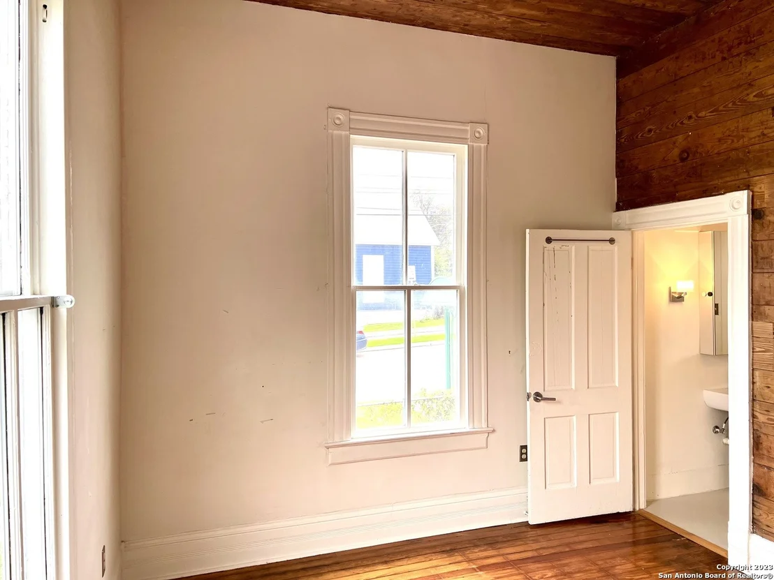 Photo of 902 N PINE ST