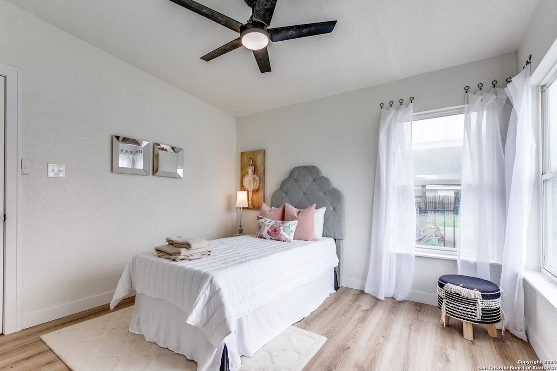 Photo of 115 Antrim Dr