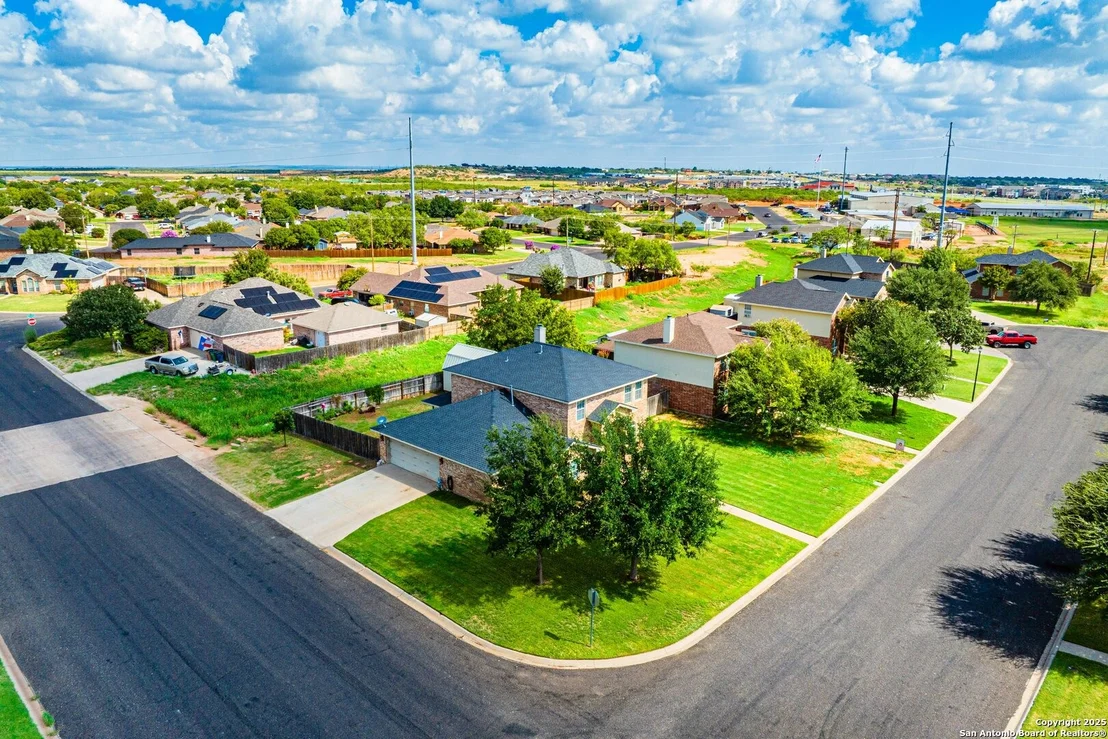 Photo of 5818 Lyndhurst Drive