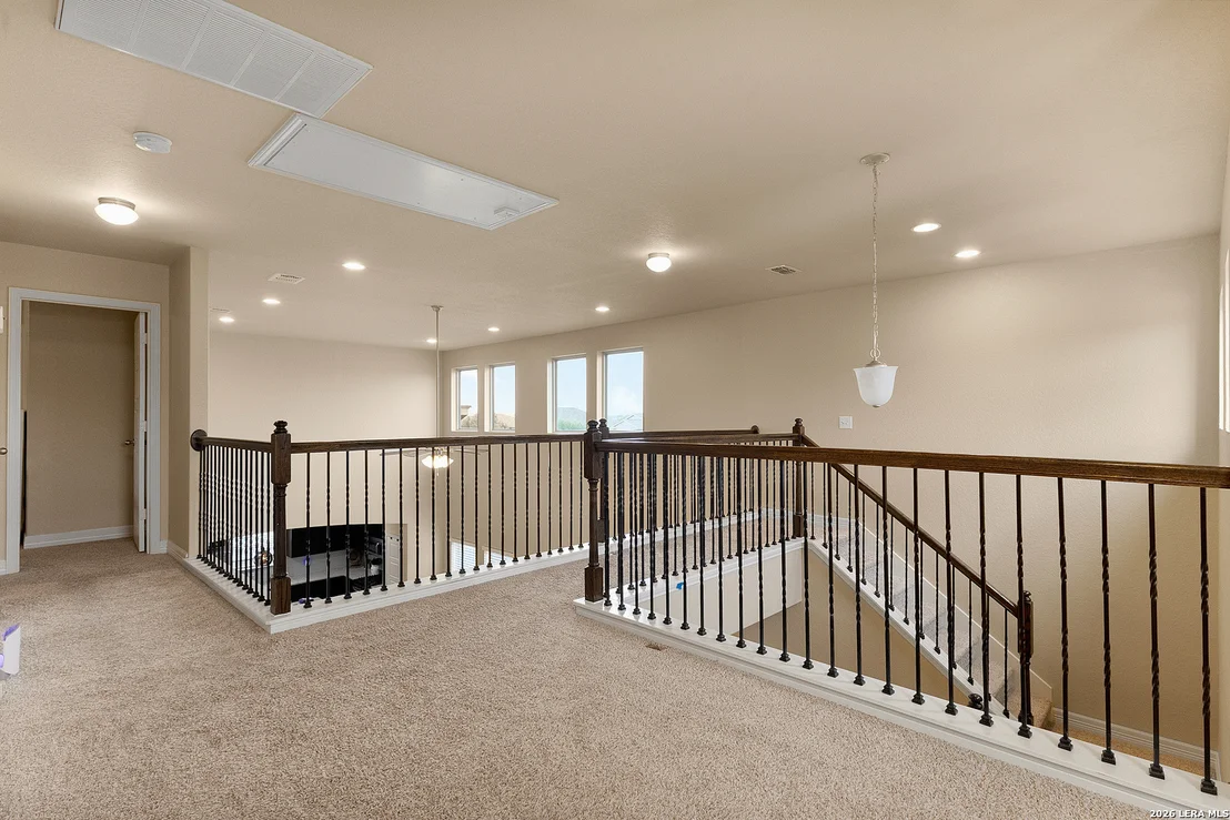 Photo of 617 COMMUNITY DR