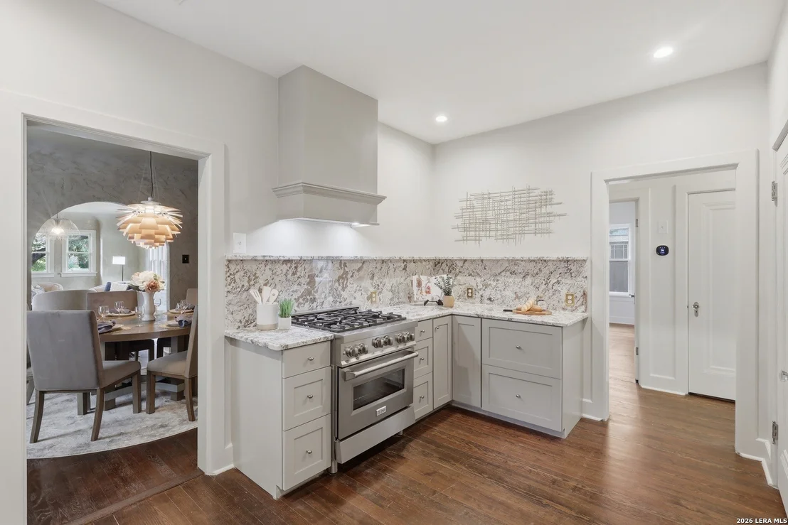 Photo of 218 NORTH DR