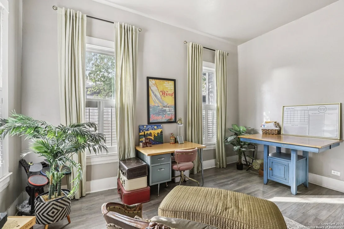 Photo of 721 Saint James