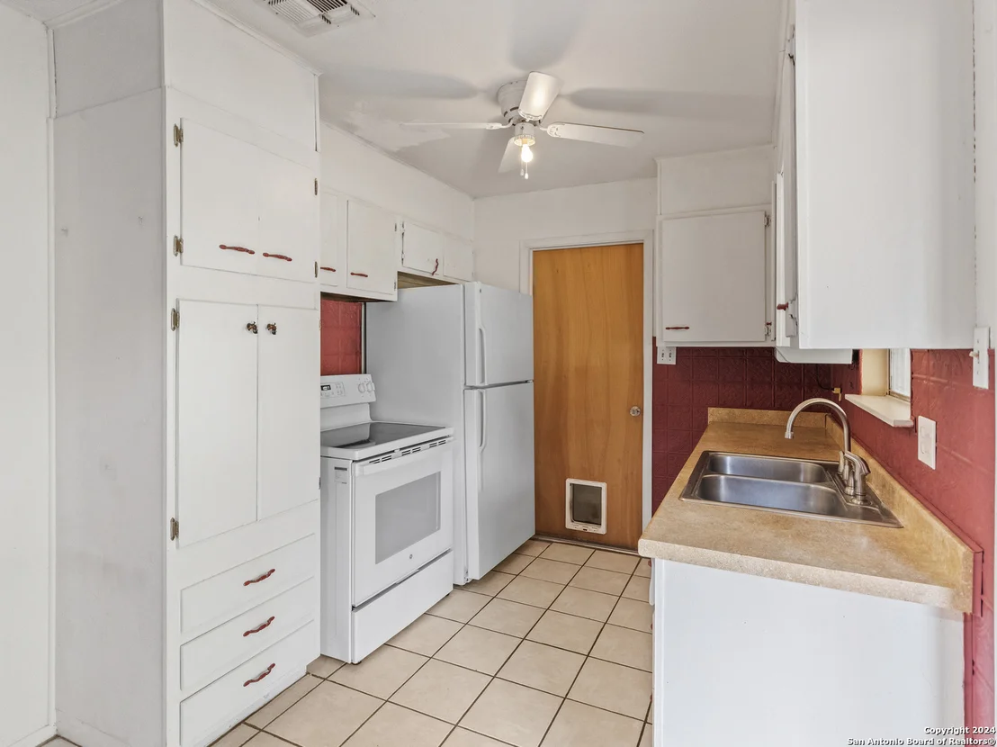 Photo of 404 WEDGEWOOD WAY