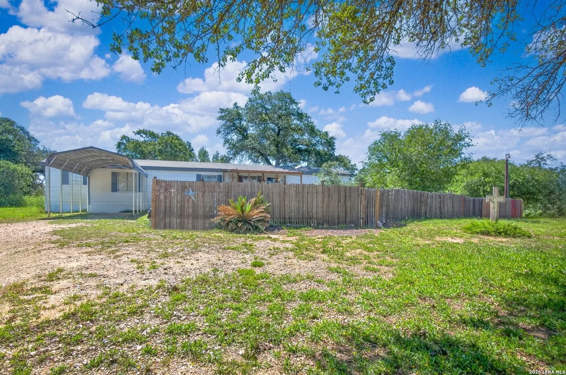 Photo of 953 Forest Oaks Dr
